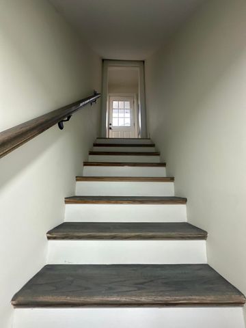 239 Hawkheegan, Frankfort, KY 40601