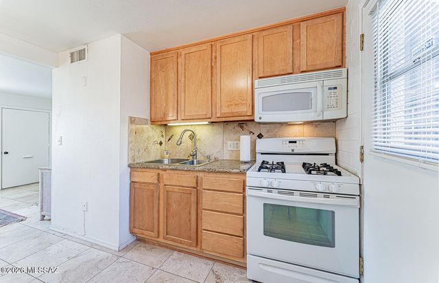 189 S Paseo Pena Apt D, Green Valley, AZ 85614