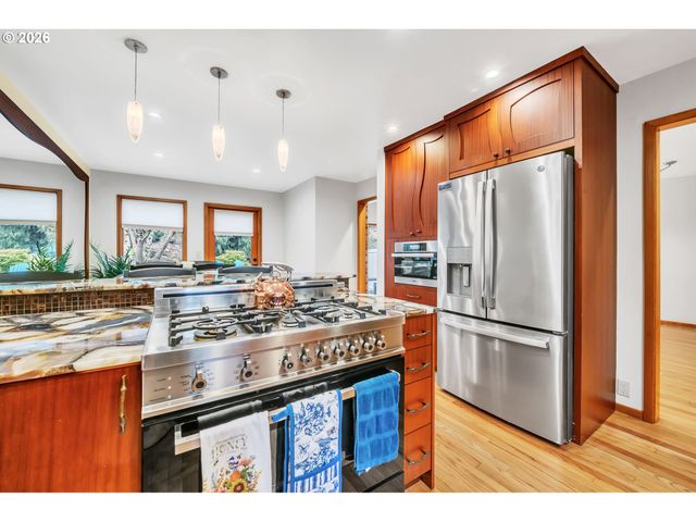 2036 EASTWOOD Ln, Eugene, OR 97401