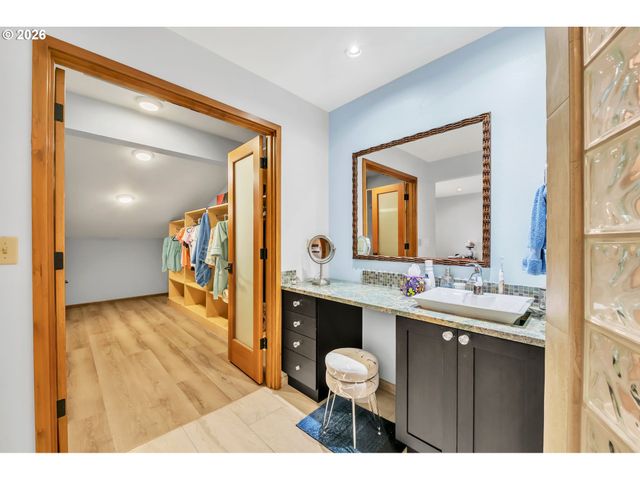 2036 EASTWOOD Ln, Eugene, OR 97401