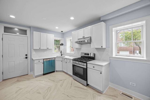 1101 S OAK PARK Avenue, Oak Park, IL 60304