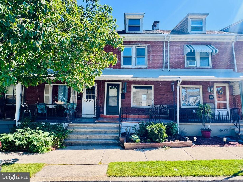 305 TULPEHOCKEN AVE, West Reading, PA 19611