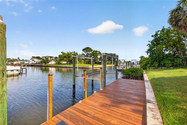 4623 BAY CREST DRIVE, Tampa, FL 33615