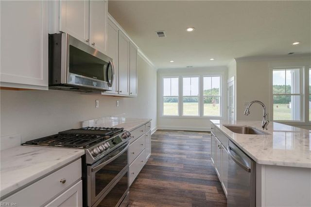 2100 Sanderson RD, Chesapeake, VA 23322