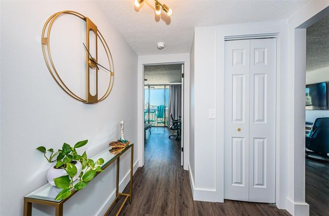 7100 SUNSHINE SKYWAY LANE S 203, St Petersburg, FL 33711