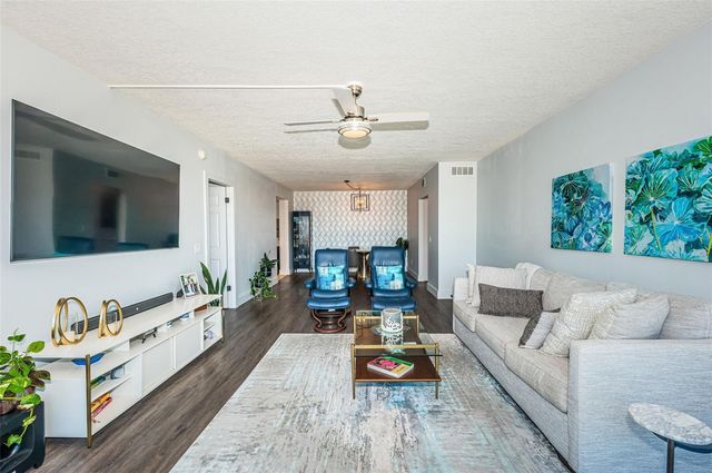 7100 SUNSHINE SKYWAY LANE S 203, St Petersburg, FL 33711