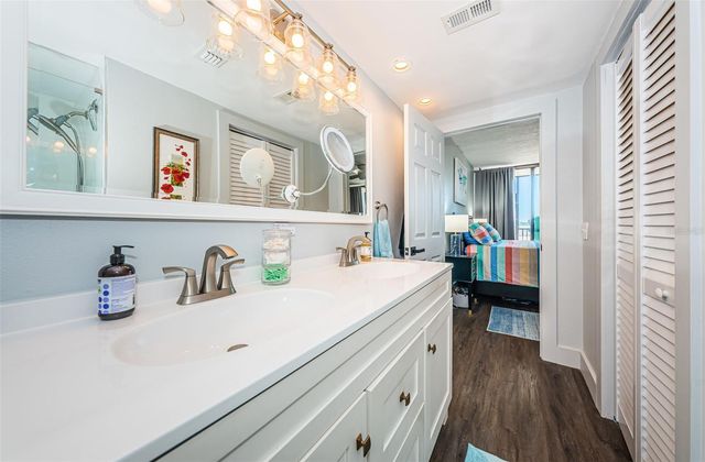 7100 SUNSHINE SKYWAY LANE S 203, St Petersburg, FL 33711