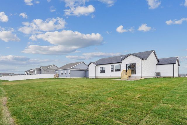 2721 Autumn Woods Drive, Cedar Falls, IA 50613