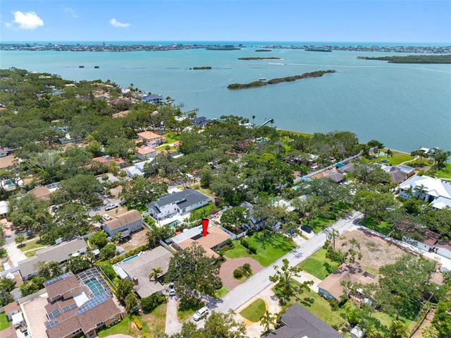8300 37TH AVENUE N, St Petersburg, FL 33710