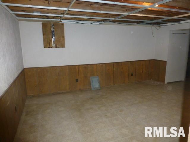 1319 CRESTVIEW Drive, Springfield, IL 62702