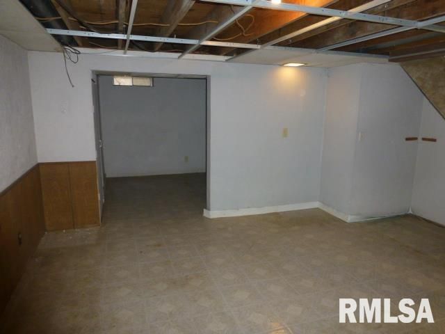 1319 CRESTVIEW Drive, Springfield, IL 62702