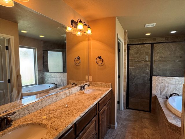 1443 Lauren Lane, Granbury, TX 76048