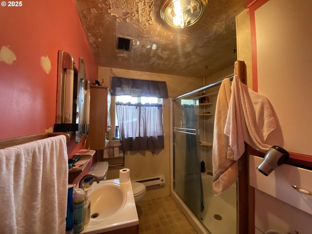 35001 SEAVEY LOOP Rd, Eugene, OR 97405