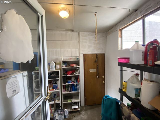 35001 SEAVEY LOOP Rd, Eugene, OR 97405