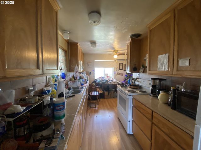 35001 SEAVEY LOOP Rd, Eugene, OR 97405