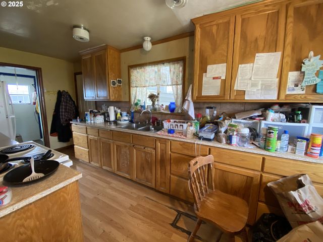 35001 SEAVEY LOOP Rd, Eugene, OR 97405