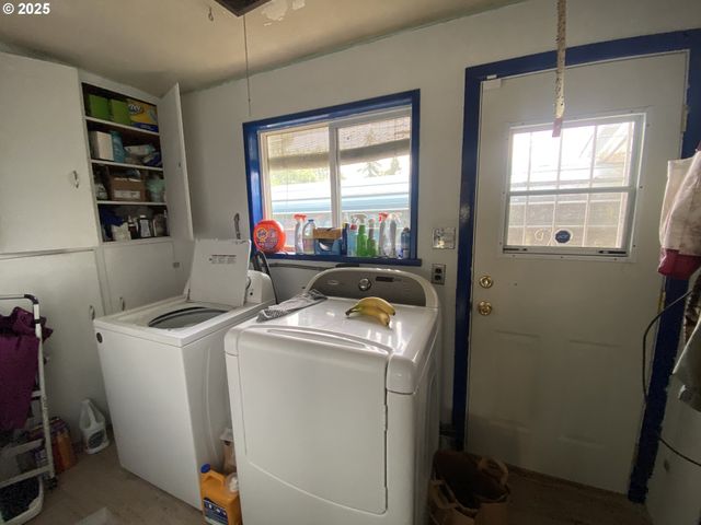 35001 SEAVEY LOOP Rd, Eugene, OR 97405