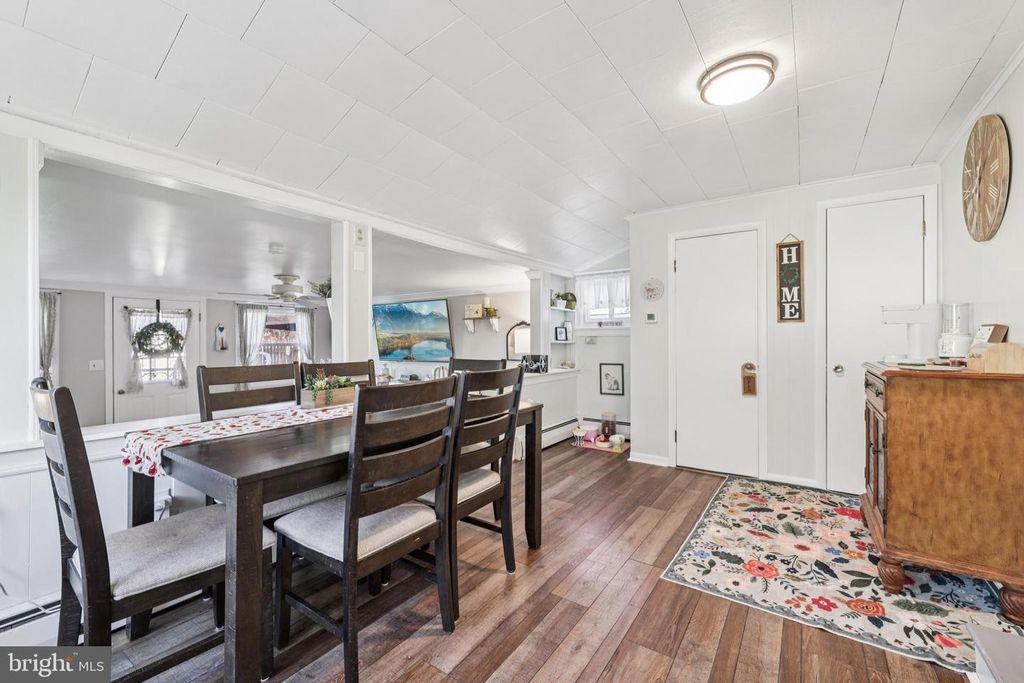 Image 10 of property listing at 14545 BARKDOLL RD, Hagerstown, MD 21742