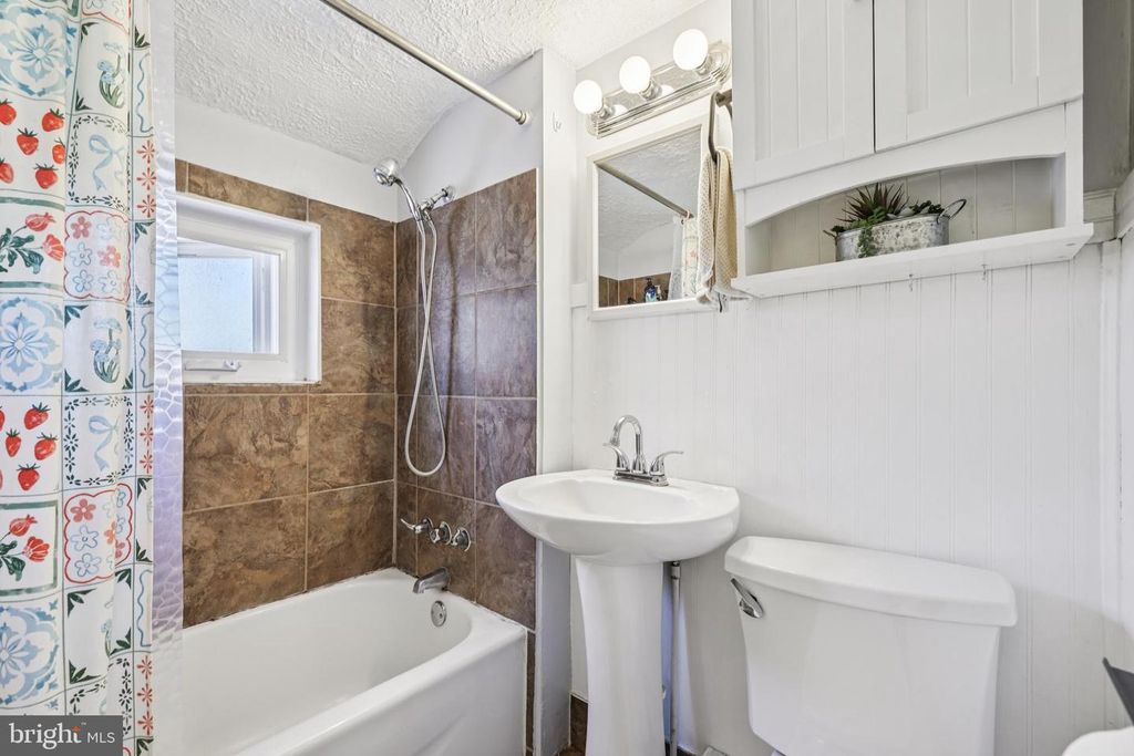 Image 19 of property listing at 14545 BARKDOLL RD, Hagerstown, MD 21742