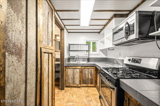 2579 Campground Rd, Sunbright, TN 37872