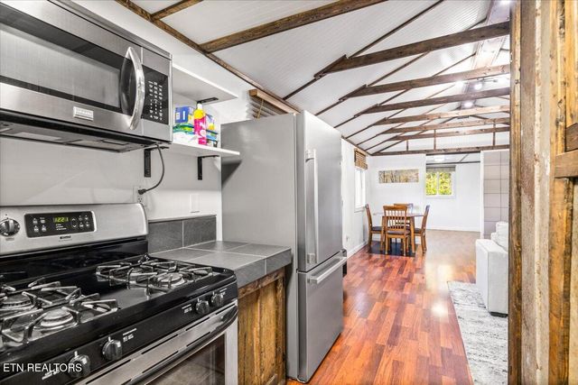 2579 Campground Rd, Sunbright, TN 37872