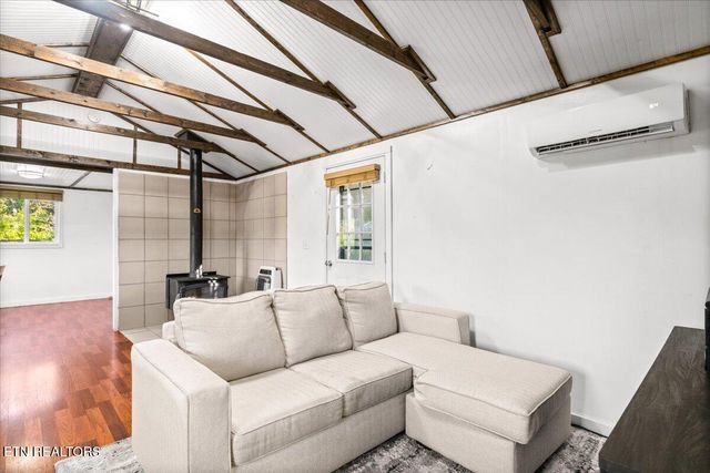 2579 Campground Rd, Sunbright, TN 37872