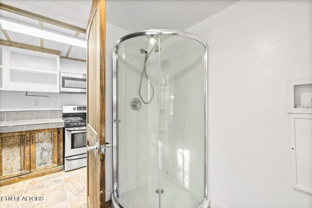 2579 Campground Rd, Sunbright, TN 37872