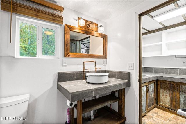 2579 Campground Rd, Sunbright, TN 37872