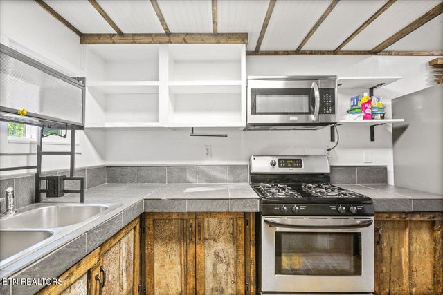 2579 Campground Rd, Sunbright, TN 37872