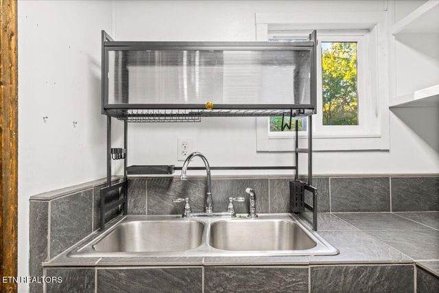 2579 Campground Rd, Sunbright, TN 37872