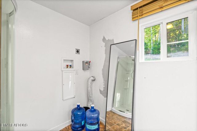 2579 Campground Rd, Sunbright, TN 37872