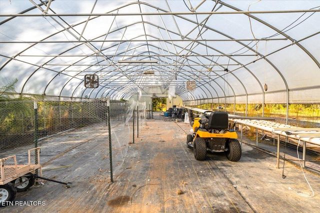 2579 Campground Rd, Sunbright, TN 37872