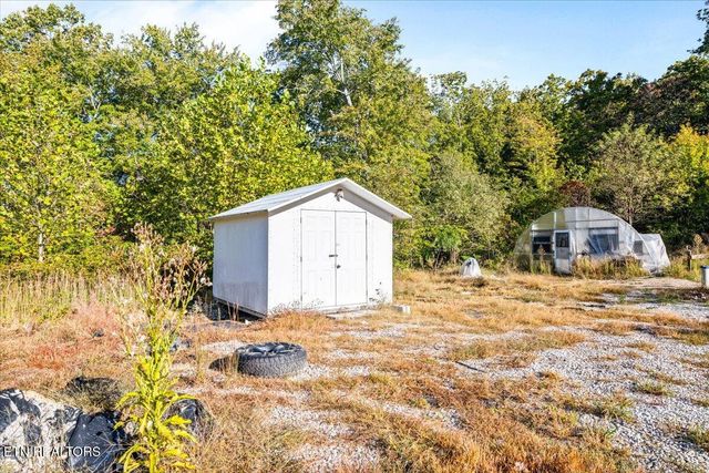 2579 Campground Rd, Sunbright, TN 37872