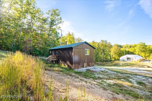 2579 Campground Rd, Sunbright, TN 37872