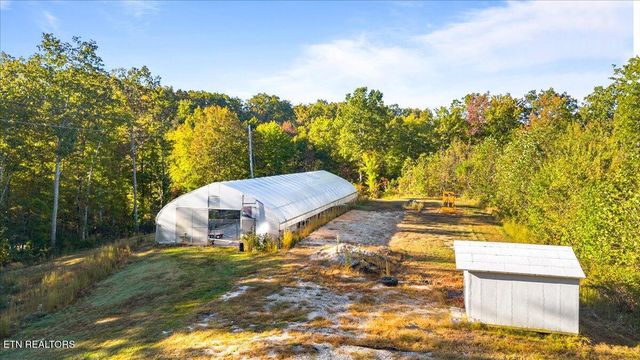 2579 Campground Rd, Sunbright, TN 37872