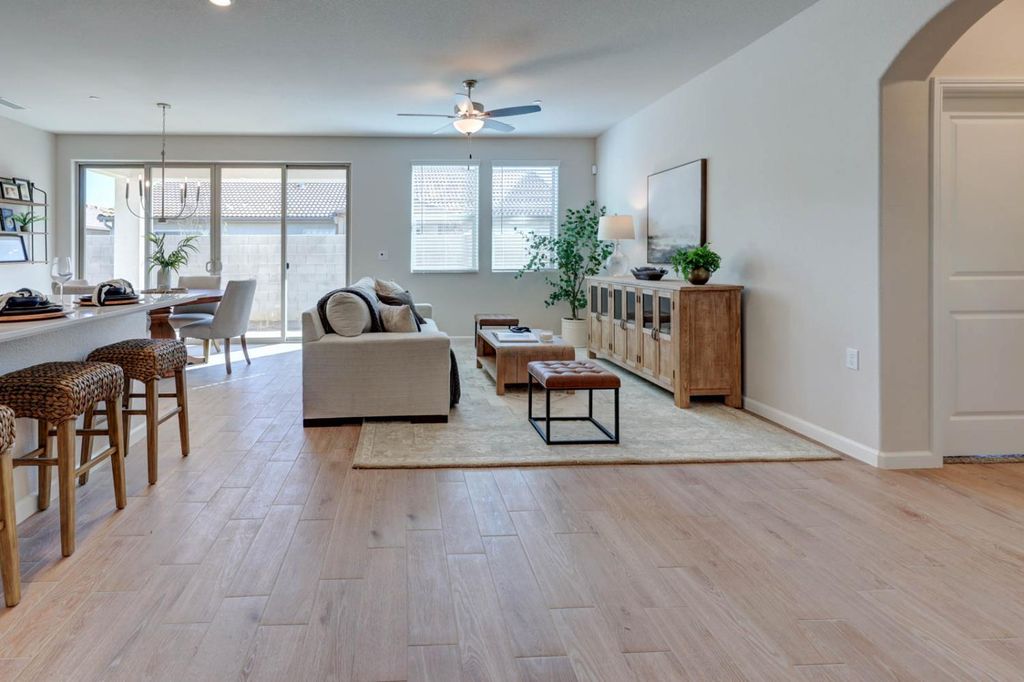 Image 10 of property listing at 2447 E O'keefe Drive, Fresno, CA 93720
