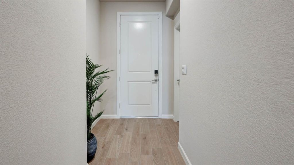 Image 17 of property listing at 2447 E O'keefe Drive, Fresno, CA 93720
