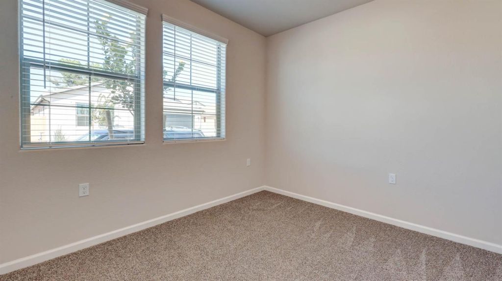 Image 18 of property listing at 2447 E O'keefe Drive, Fresno, CA 93720