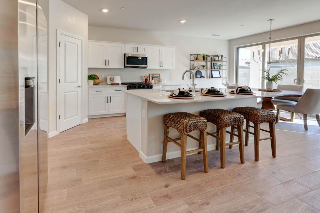 Image 2 of property listing at 2447 E O'keefe Drive, Fresno, CA 93720