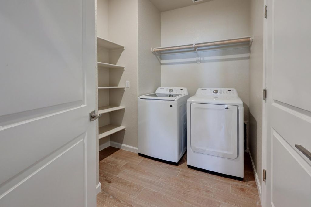 Image 21 of property listing at 2447 E O'keefe Drive, Fresno, CA 93720