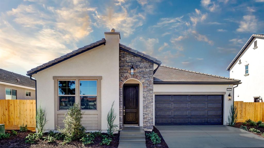 Image 23 of property listing at 2447 E O'keefe Drive, Fresno, CA 93720