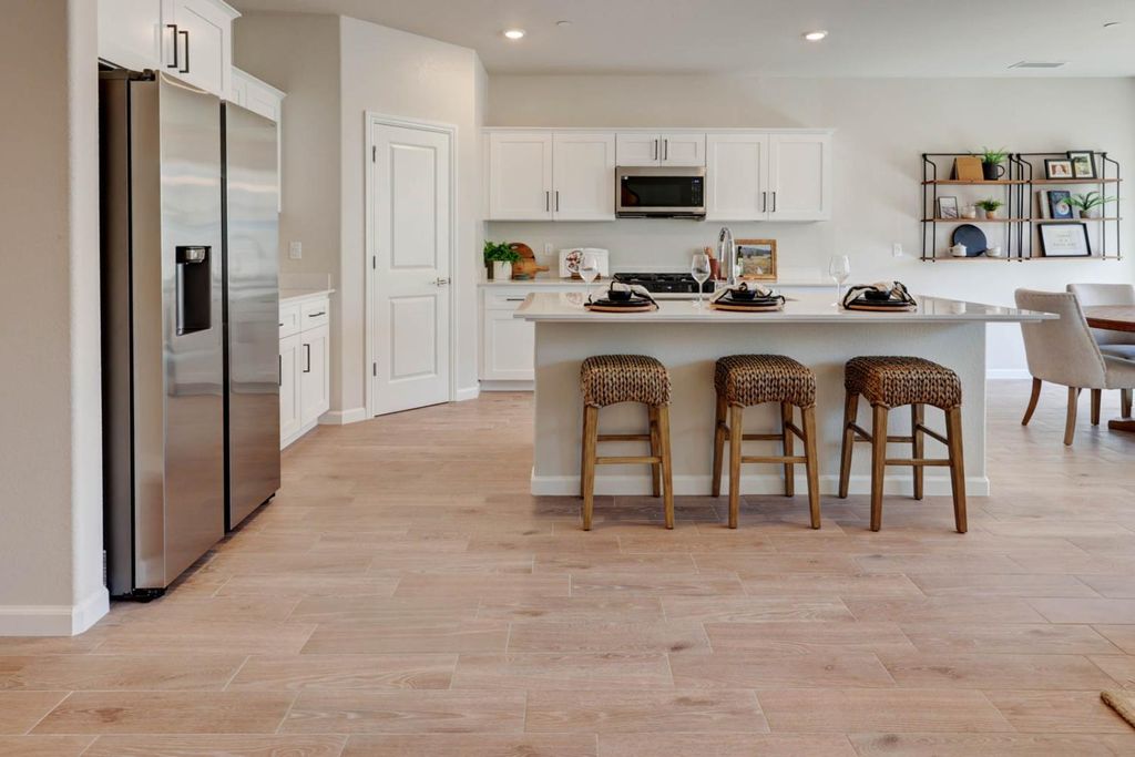 Image 3 of property listing at 2447 E O'keefe Drive, Fresno, CA 93720