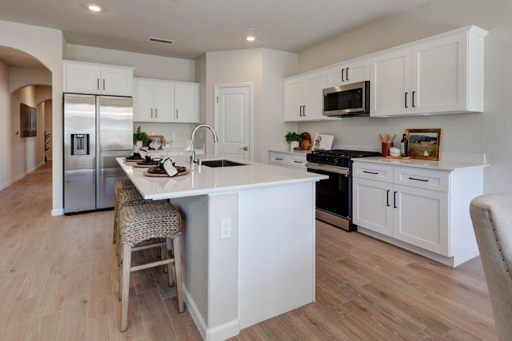 Image 4 of property listing at 2447 E O'keefe Drive, Fresno, CA 93720