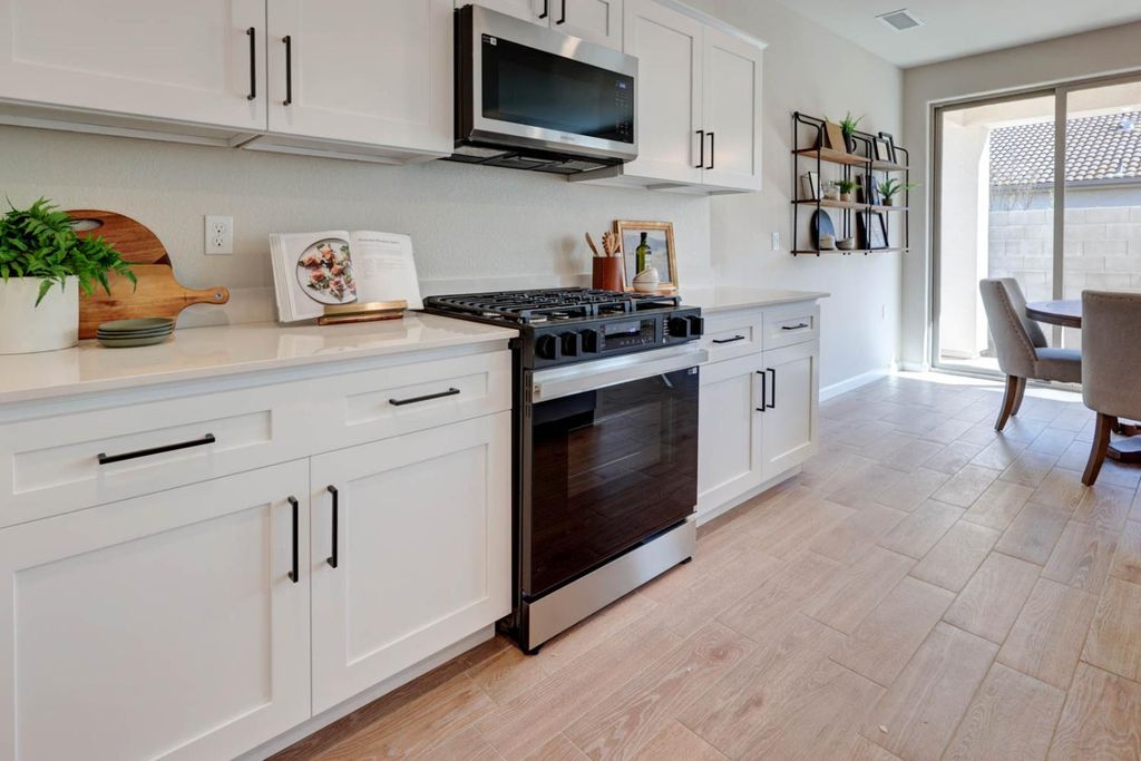 Image 5 of property listing at 2447 E O'keefe Drive, Fresno, CA 93720