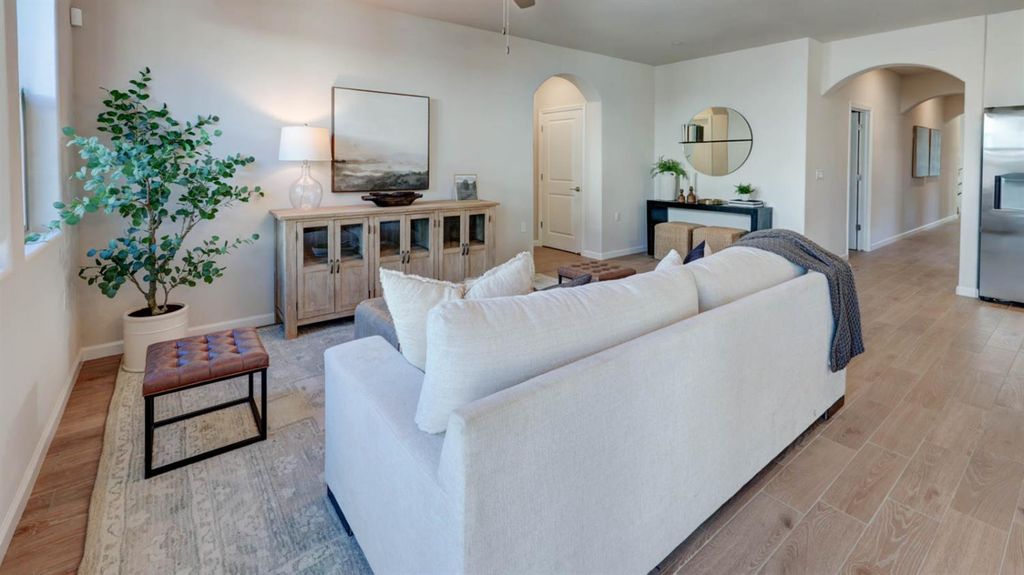 Image 9 of property listing at 2447 E O'keefe Drive, Fresno, CA 93720