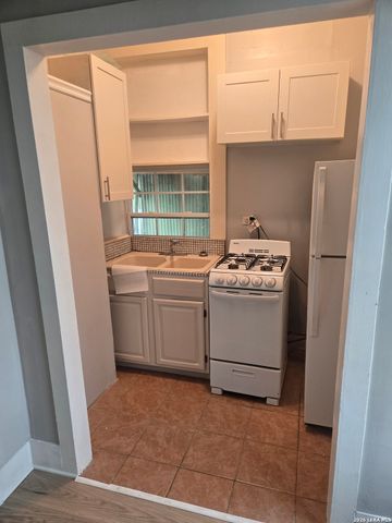 203 W Theo REAR, San Antonio, TX 78214