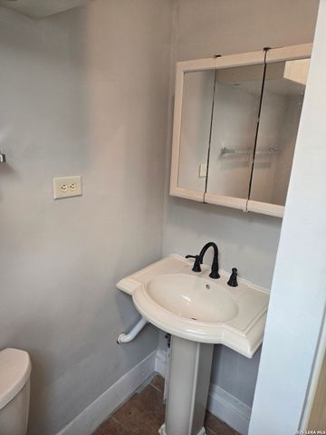 203 W Theo REAR, San Antonio, TX 78214