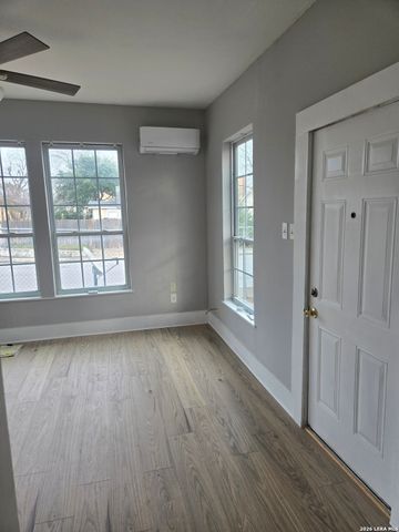 203 W Theo REAR, San Antonio, TX 78214