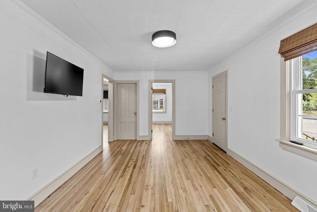 216 WALNUT ST, Berryville, VA 22611