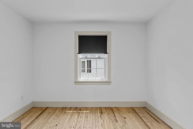 216 WALNUT ST, Berryville, VA 22611